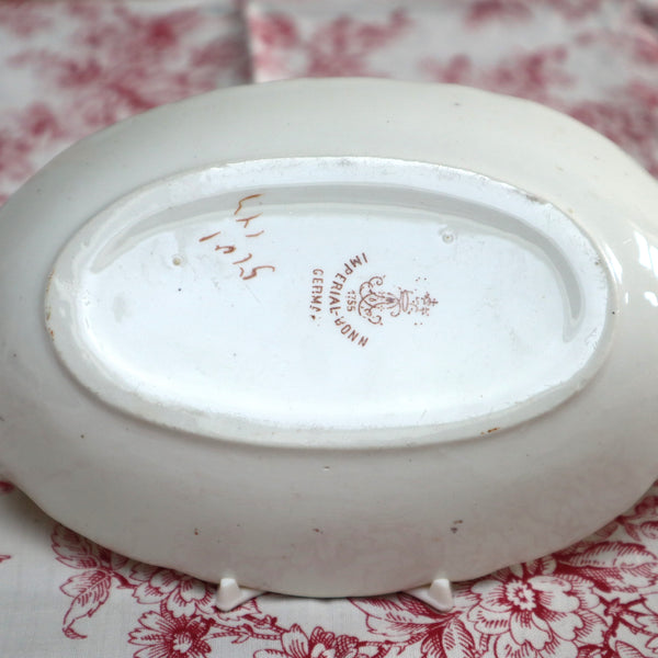 Flowered and gilded soap dish